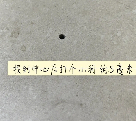 鹤壁瓷砖空鼓维修公司专业解答在瓷砖铺贴过程中，如果砂料搅拌不均匀，将会带来以下问题