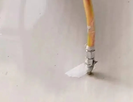 鹤壁瓷砖空鼓维修公司专业解答在瓷砖铺贴过程中，如果使用的砂料过粗（如全部使用了粗砂），可能会导致以下问题